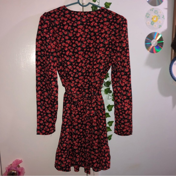 Black and Red Rose Patterned Wrap Dress - Picture 3 of 5
